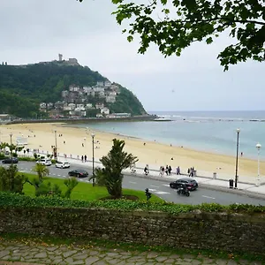 https://ondarreta-beach-5-pax.sansebastianhotels.net