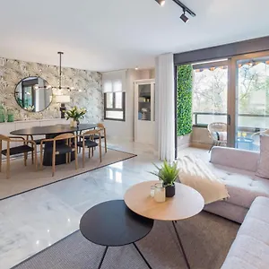 https://premium-apartment-free-parking-by-ele-apartments.hotelsinnerja.org